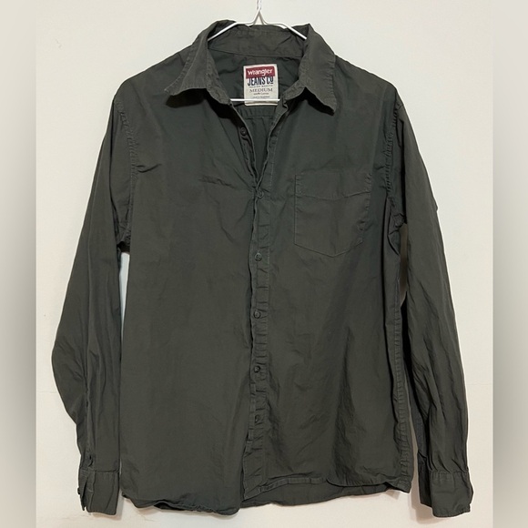 Wrangler men’s long sleeve button up shirt.  Size medium - Picture 1 of 3